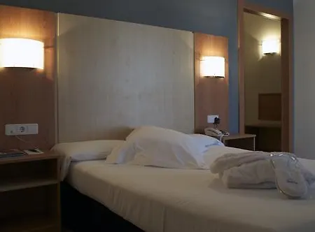 Hotel Ilunion Romareda 4*