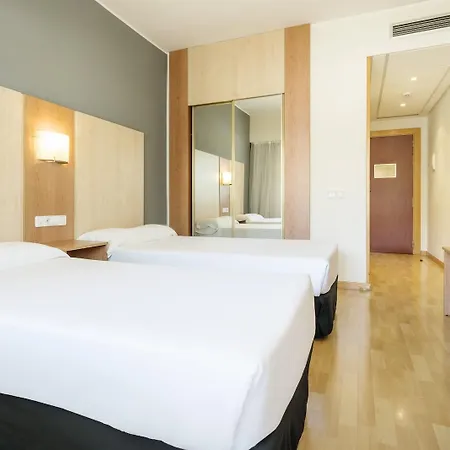 Ilunion Romareda Szálloda 4*