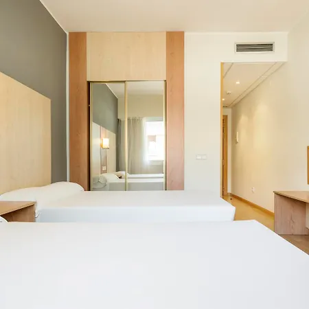 Ilunion Romareda Hotel 4*