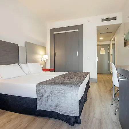 Hotel Ilunion Romareda 4*