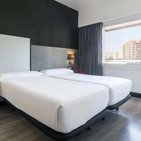 Hotel Ilunion Romareda