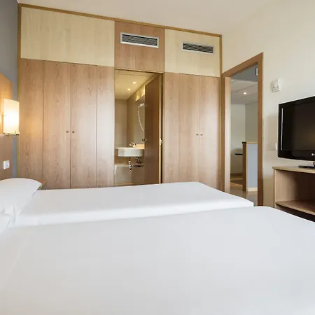 Hotel Ilunion Romareda 4*