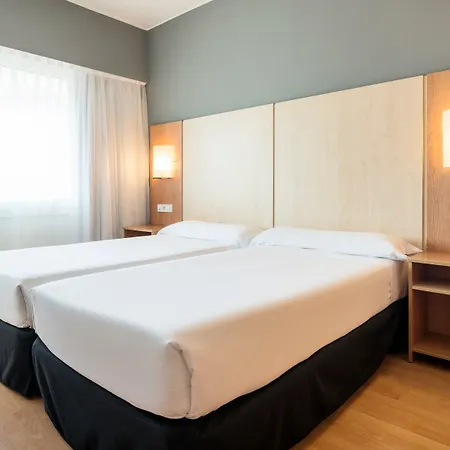 Отель Ilunion Romareda 4*