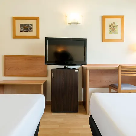 Hotel Ilunion Romareda 4*