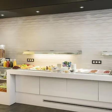 Hotel Ilunion Romareda 4*