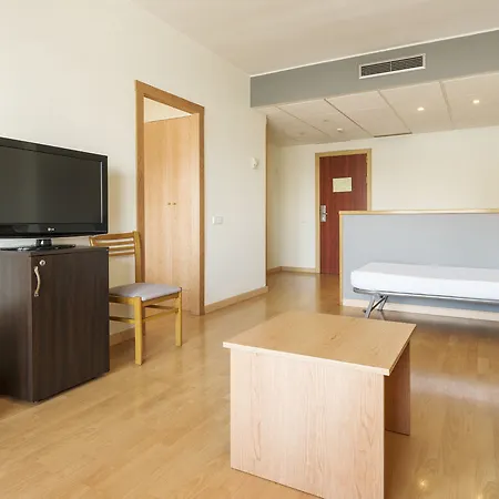 Hotel Ilunion Romareda 4*