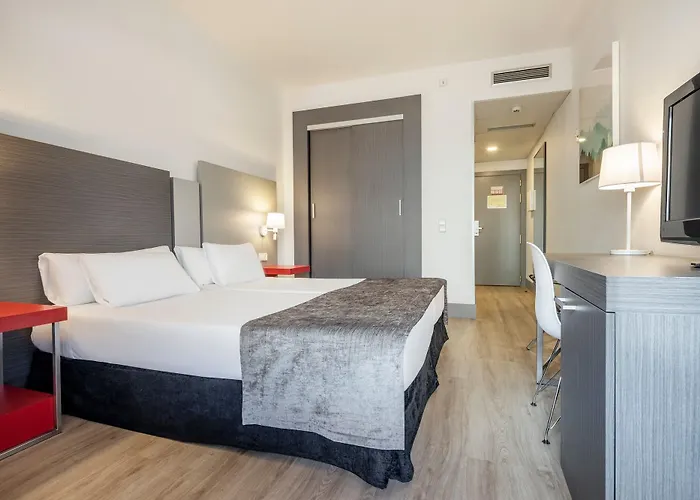 Hotel Ilunion Romareda 4*