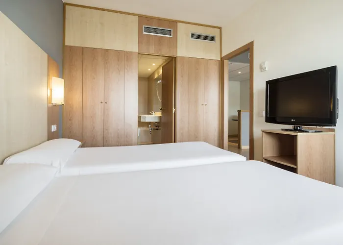 فندق Ilunion Romareda 4*