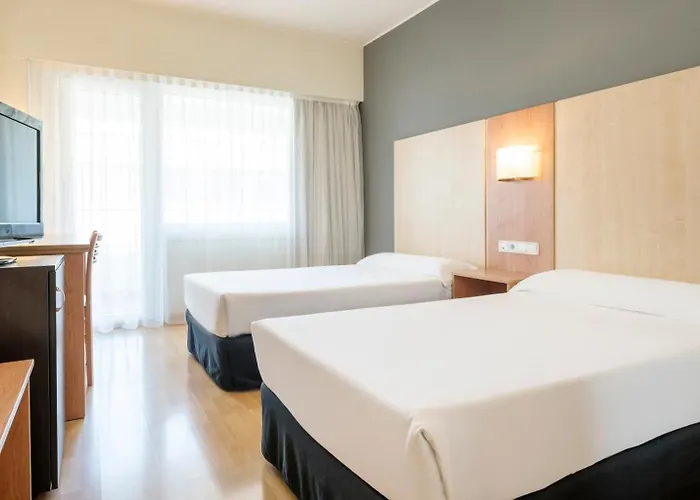 Hotel Ilunion Romareda