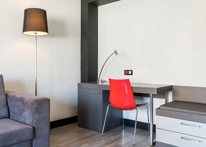 Hotel Ilunion Romareda 4*